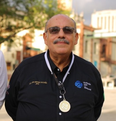 Reconocen con la medalla al Mérito en Protección Civil a Comandante de Monterrey
