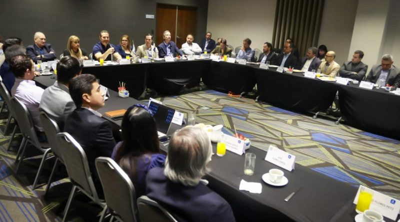 Presenta Adrián a industriales sus proyectos para el Gobierno de Monterrey